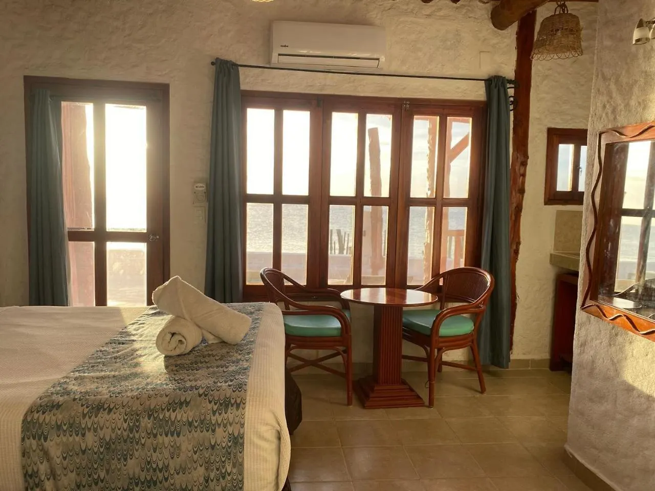 Golden Paradise Beachfront Isla Holbox